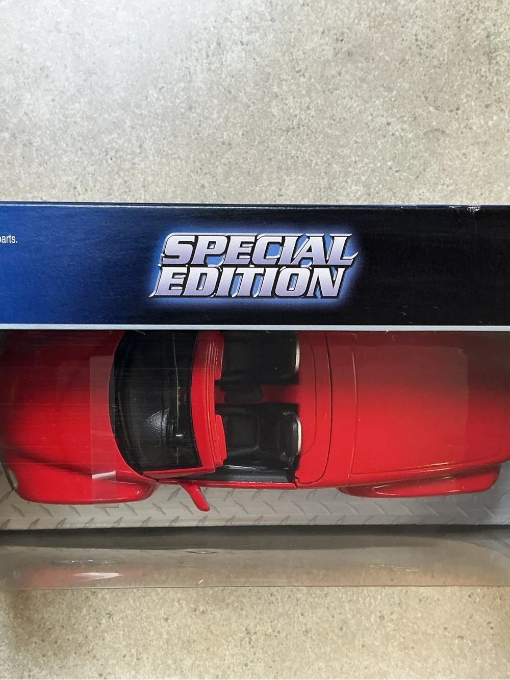 Maisto 1:25 Special Edition 2004 Chevrolet SSR Toy Car - Red